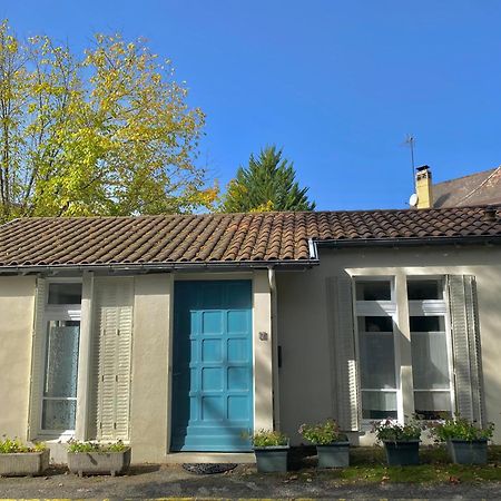 Agreable Petit Gite Avec Piscine Et Jardinet Salies-de-Bearn Exterior photo