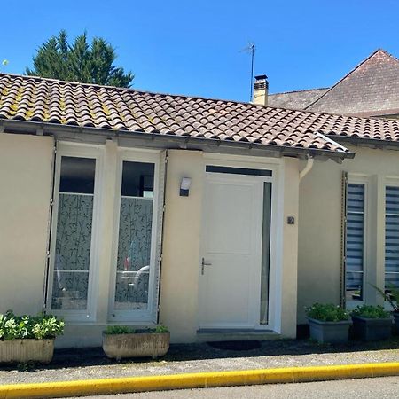 Agreable Petit Gite Avec Piscine Et Jardinet Salies-de-Bearn Exterior photo