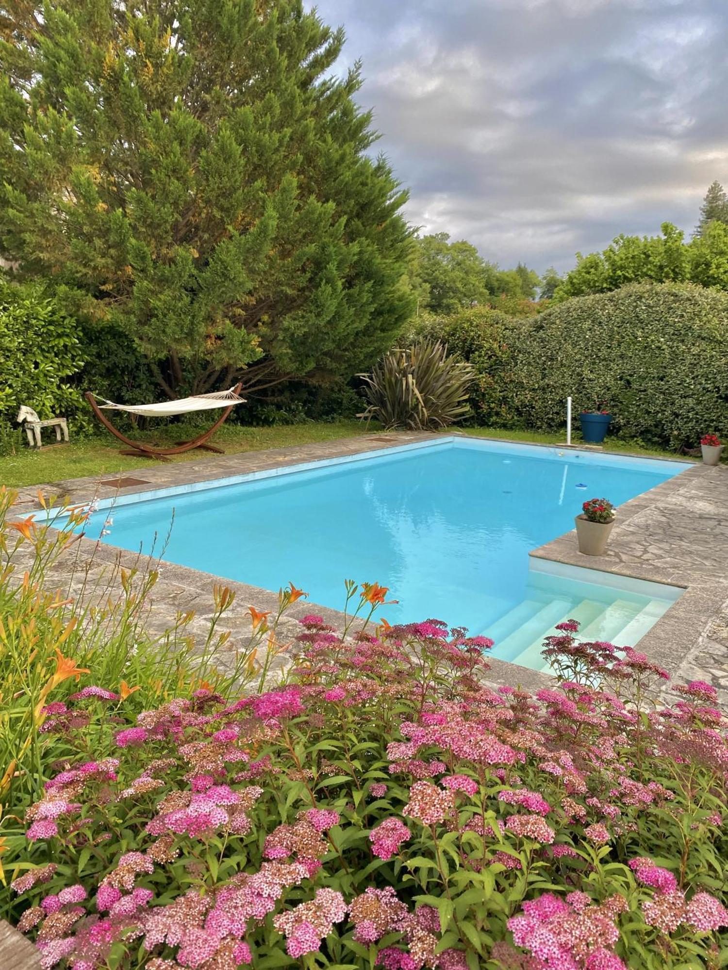 Agreable Petit Gite Avec Piscine Et Jardinet Salies-de-Bearn Exterior photo