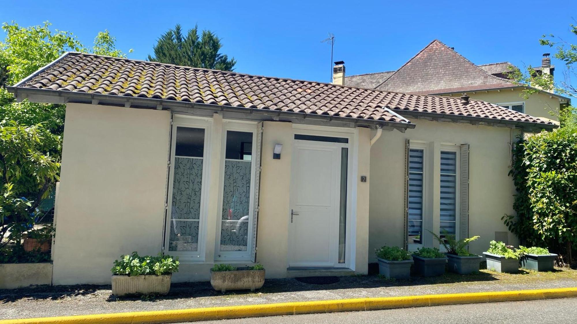 Agreable Petit Gite Avec Piscine Et Jardinet Salies-de-Bearn Exterior photo